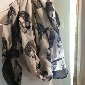 Large but light weight balck and white Skull Scarf